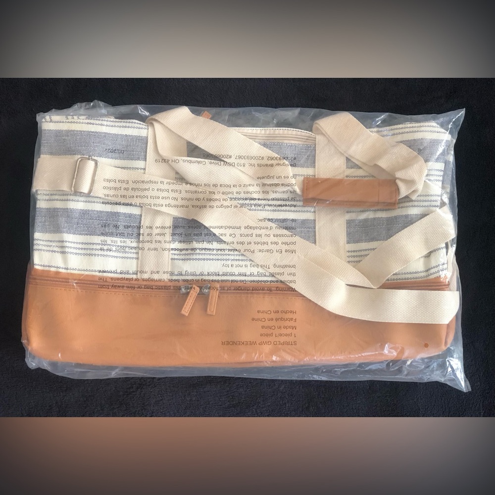 NWT DSW Canvas Striped Weekender Bag w/ Shoe Compartment Blue Cream Duffle